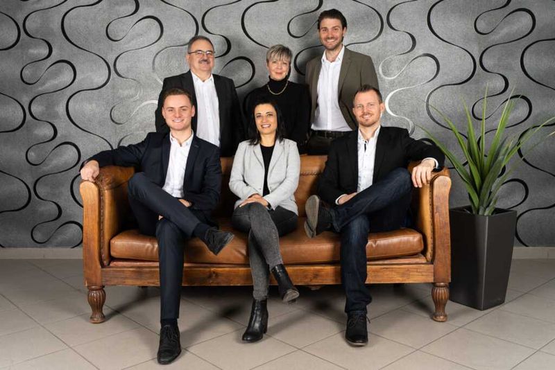 Das Team von Appler + Wöhry Immobilien im Büro in Ebersberg