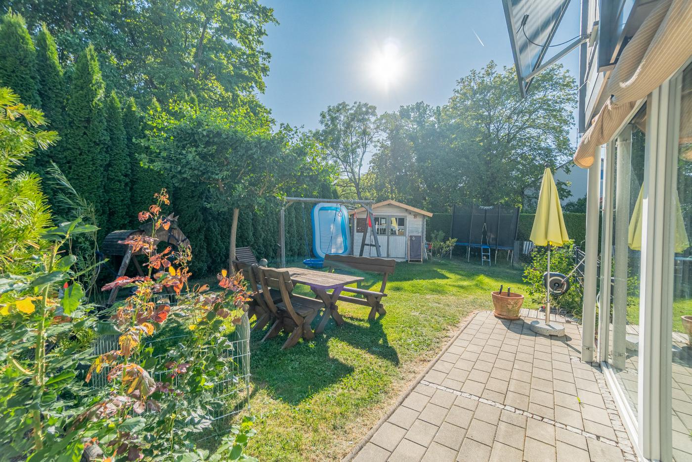 Housefeeling – kernsanierte 5-Zimmer-Maisonette mit Garten, Wintergarten & Dachterrasse