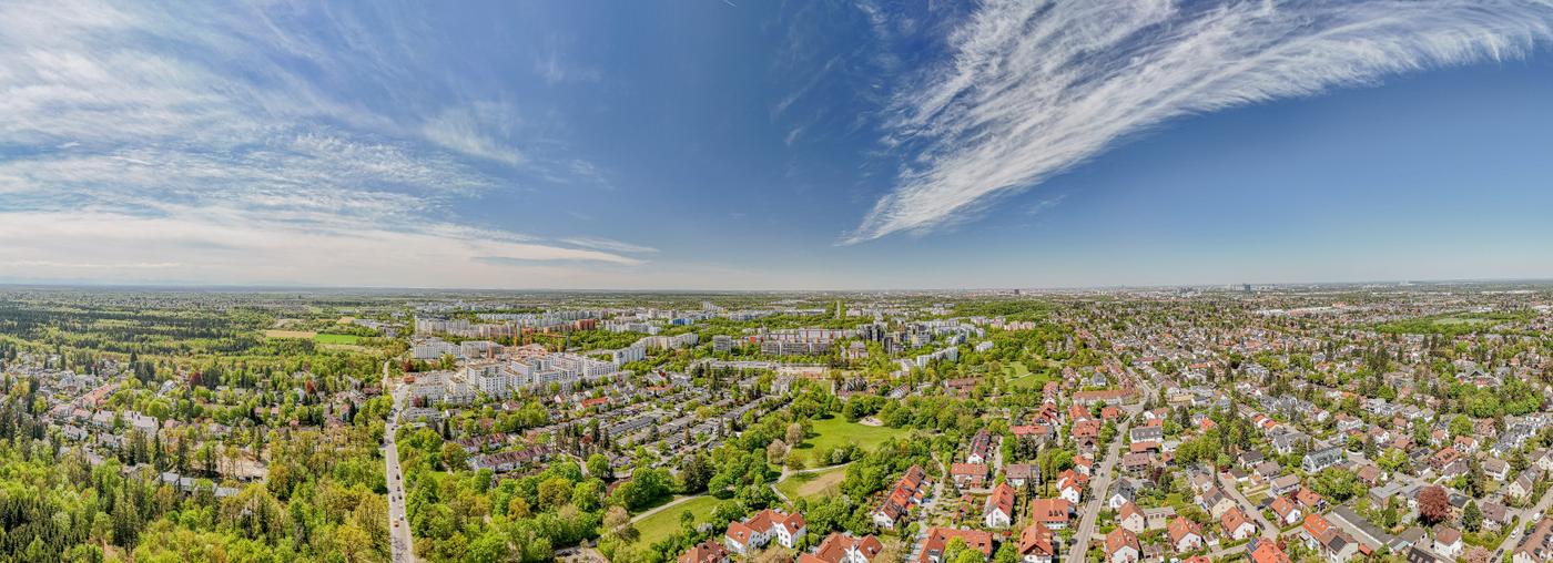 TRUDERING / geräumige 2-Zimmer-Dachgeschosswohnung mit Blick ins Grüne